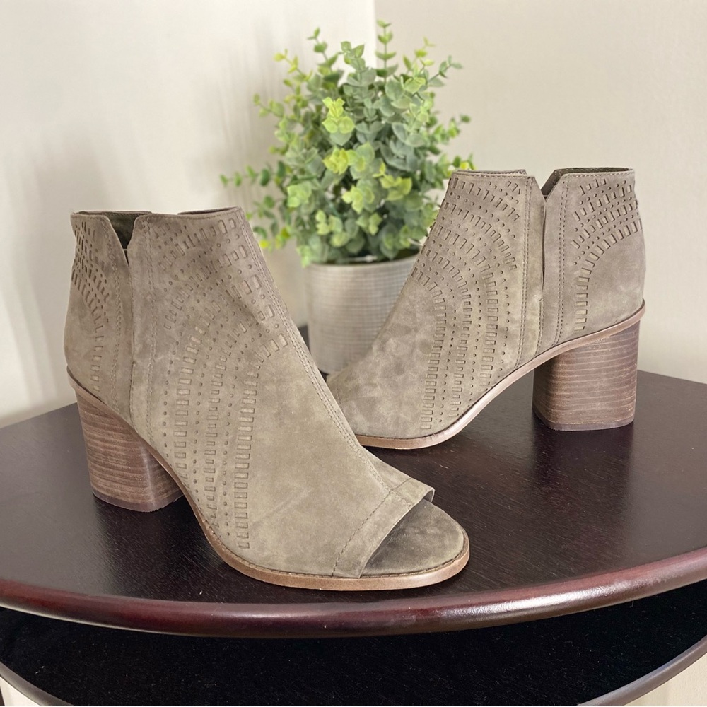 NWOB Vince CAMUTO Women's Open Toe Suede Leather Ankle Booties